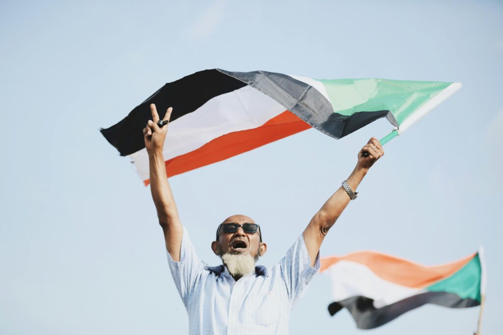 Man holding sudanese flag